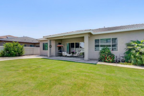 Beautiful Bakersfield Home about 8 Mi to Downtown!